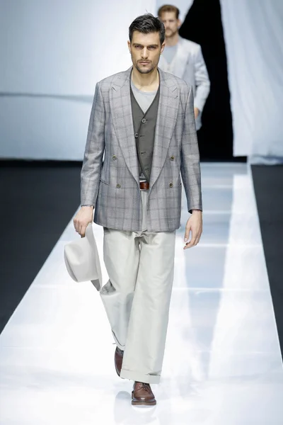 Look 3